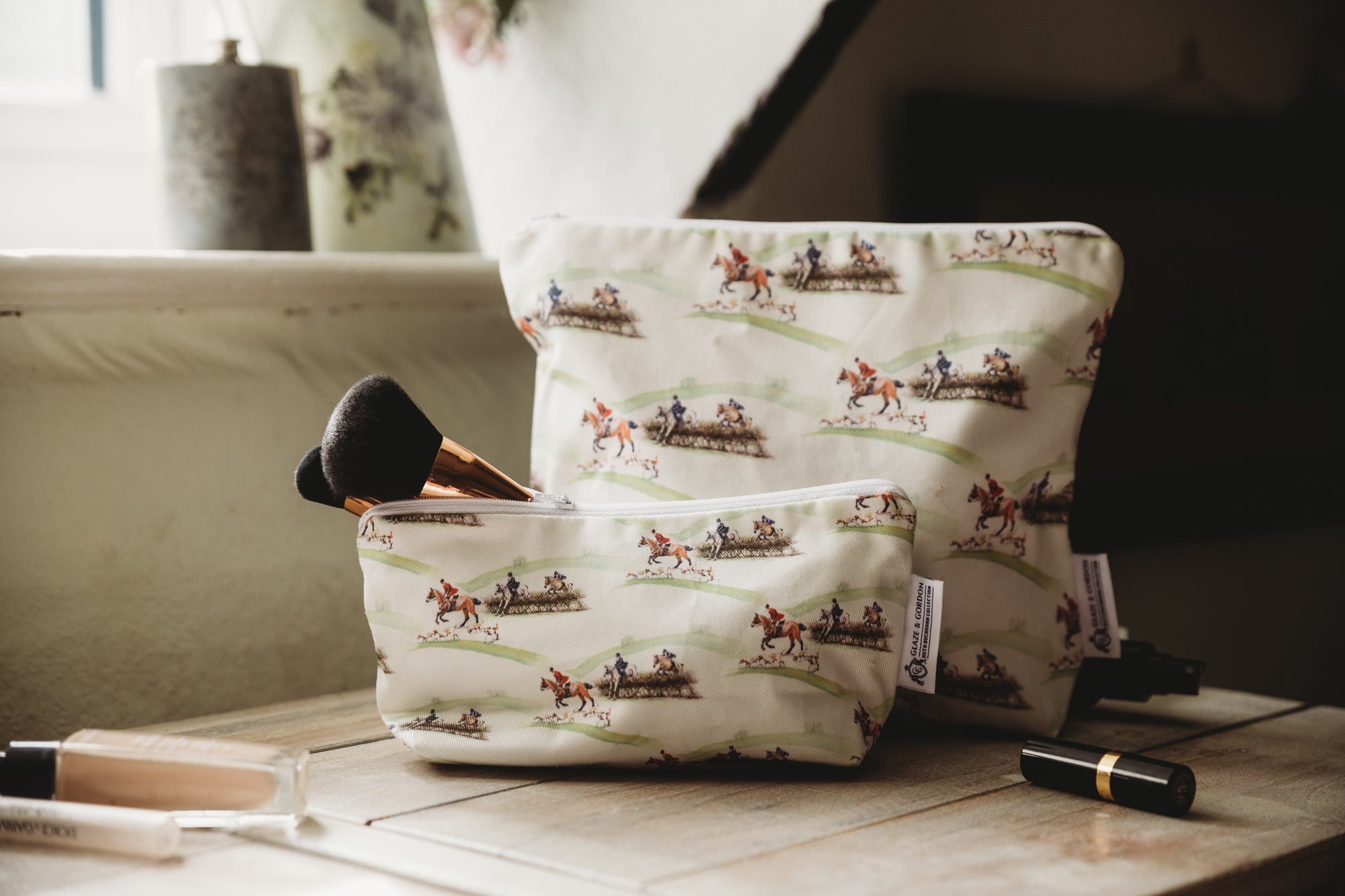 Glaze &amp; Gordon &#39;The Hunt Jump&#39; Cosmetic Bag