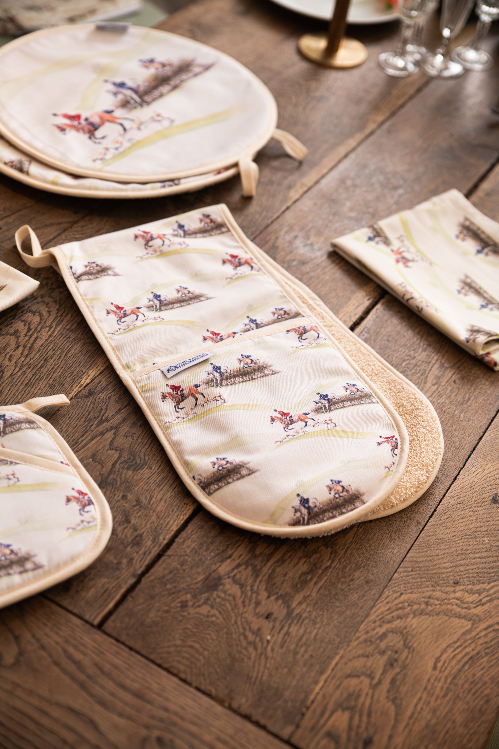 Glaze &amp; Gordon &#39;The Hunt Jump&#39; Oven Gloves