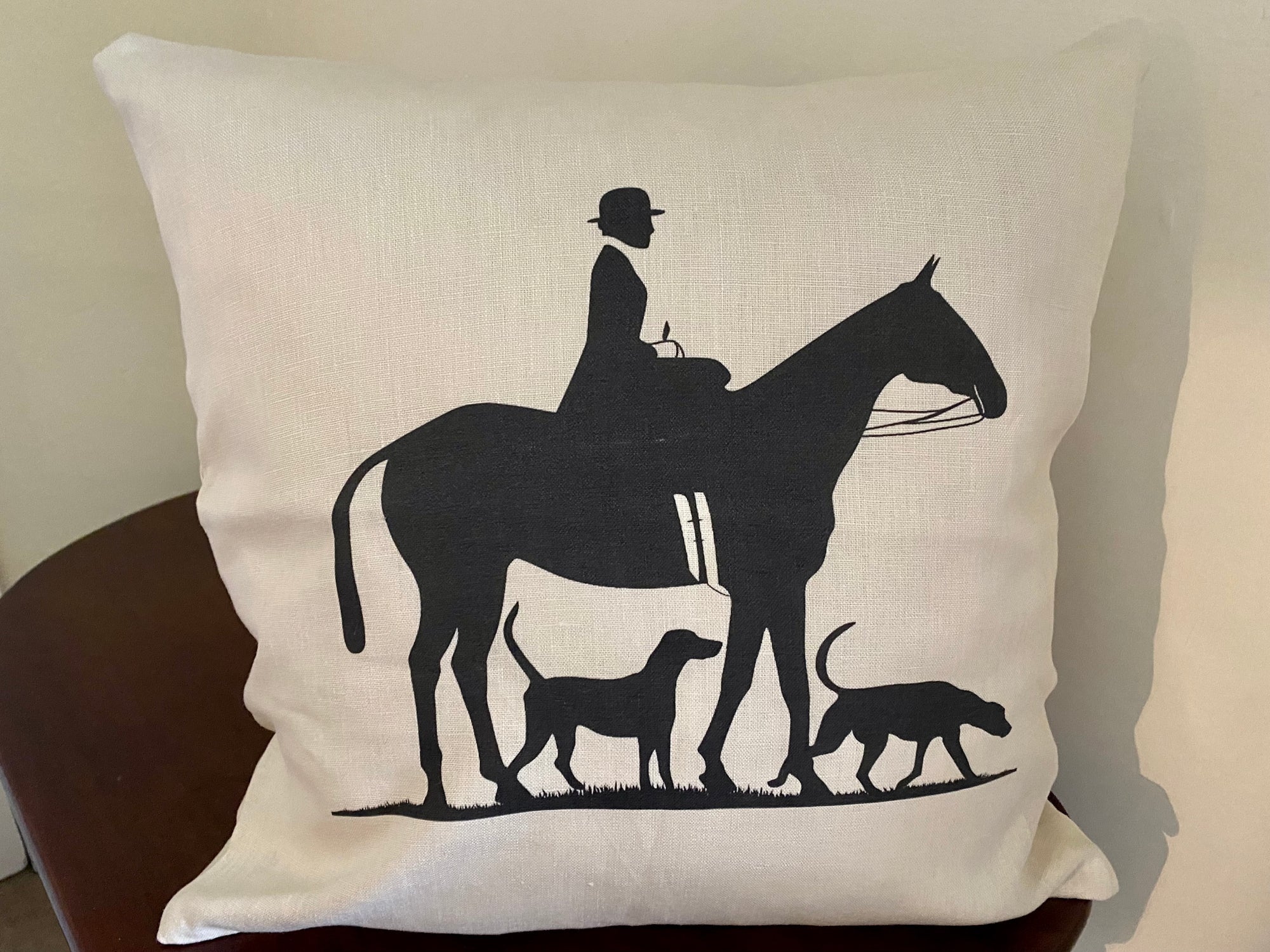 Ox Bow Decor Horse &amp; Hounds Silhouette Knife Edge Cushion