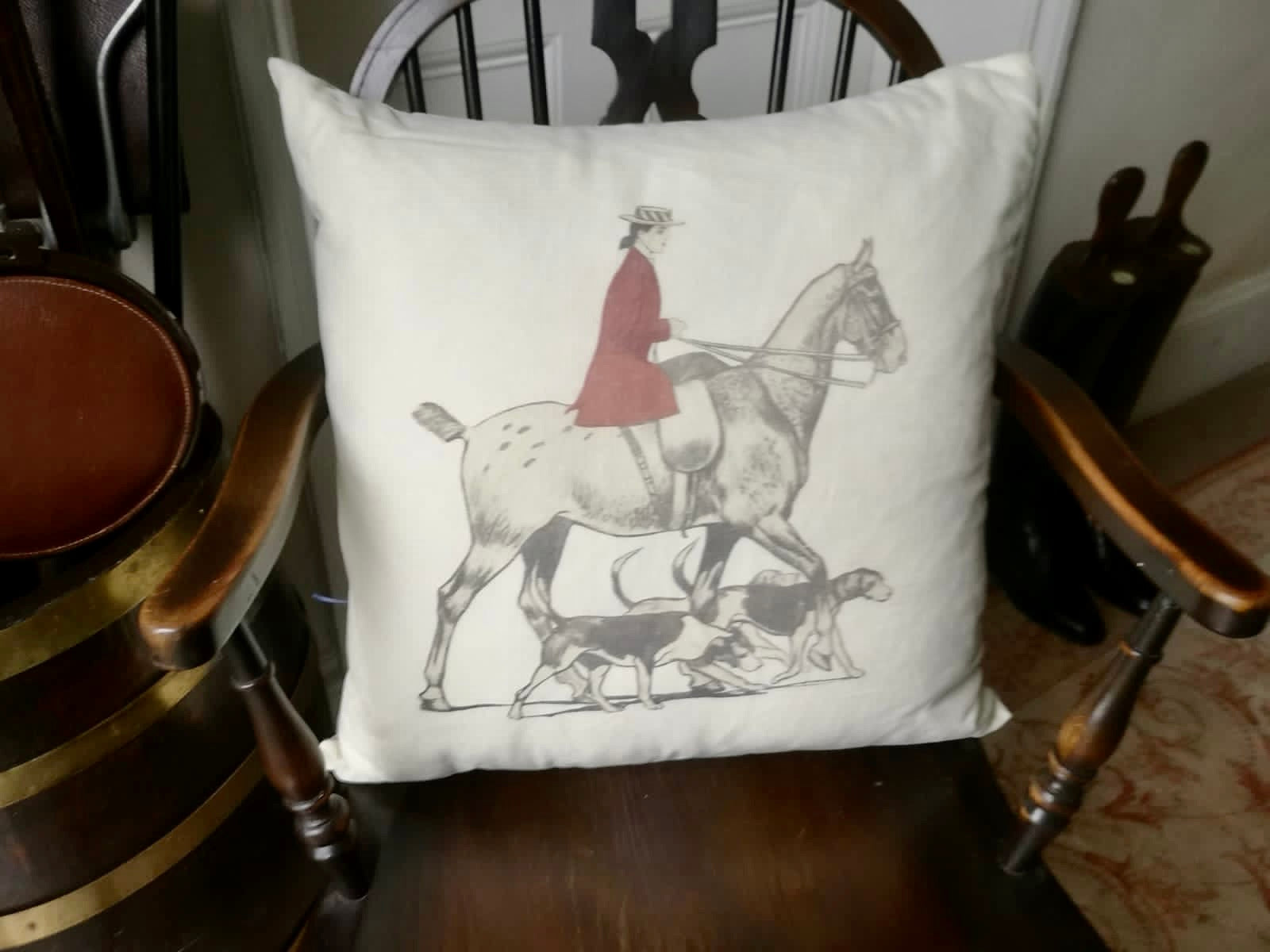 Ox Bow Decor Horse &amp; Hounds Knife Edge Cushion