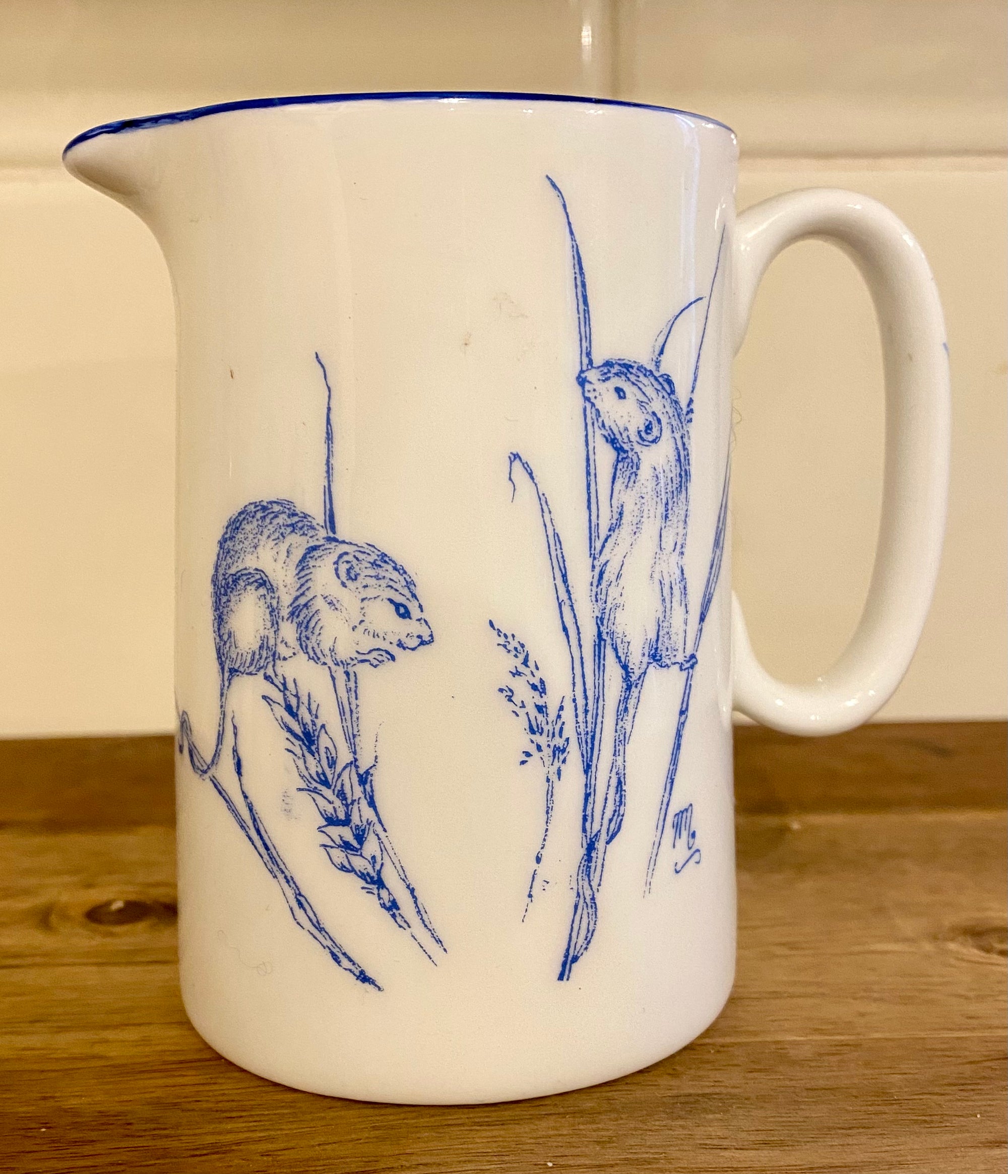 Muffet Monro Blue &amp; White Half Pint Jug - Various Wildlife Designs